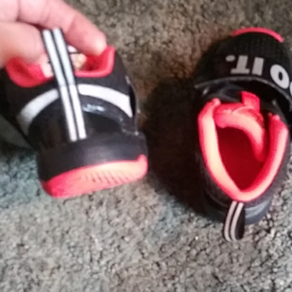 Nike toddler size 5 tennishoes - Picture 5 of 6